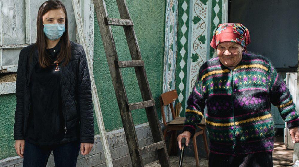 Maria Rosca, from Moldova, with a youth volunteer during the COVID-19 pandemic. Credit: 2020 Dan Gutu/UNFPA Moldova